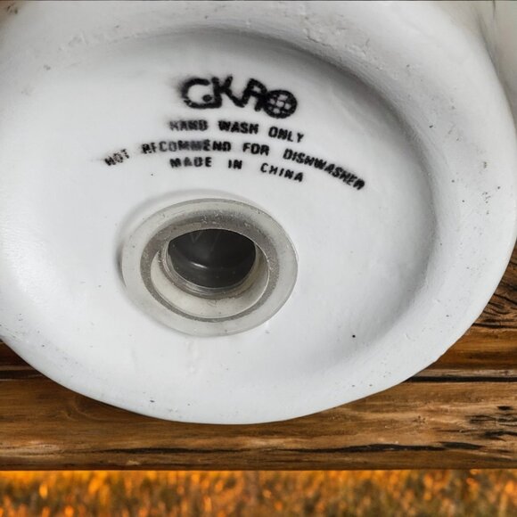 Acorns n Fall Leaves Salt & Pepper Shakers - Ceramic - Hand Painted Earthenware - Picture 5 of 5